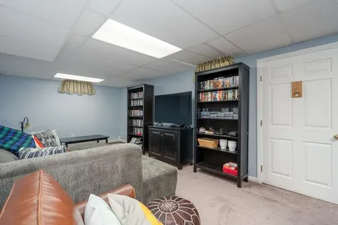 9 Yvonne Street Rochester NH 03867