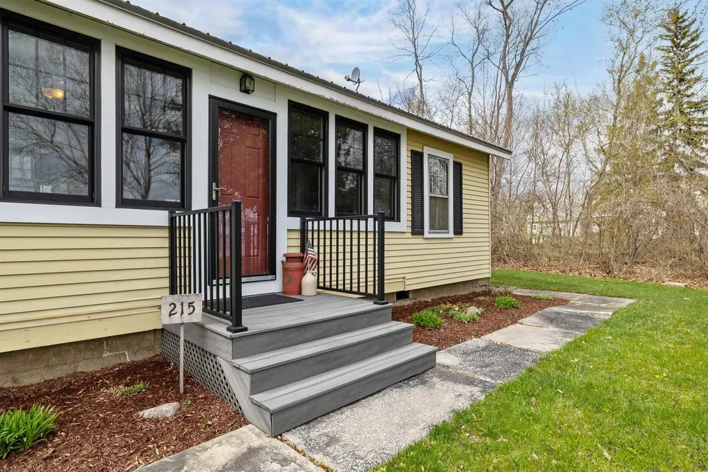 215 Lakeview Drive North Hero VT 05747