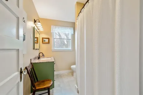 215 Lakeview Drive North Hero VT 05747