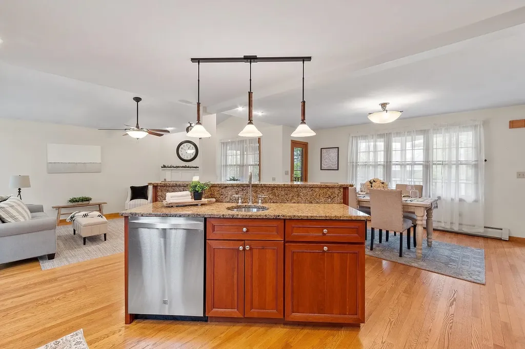 6 Pinehurst Avenue Nashua NH 03062