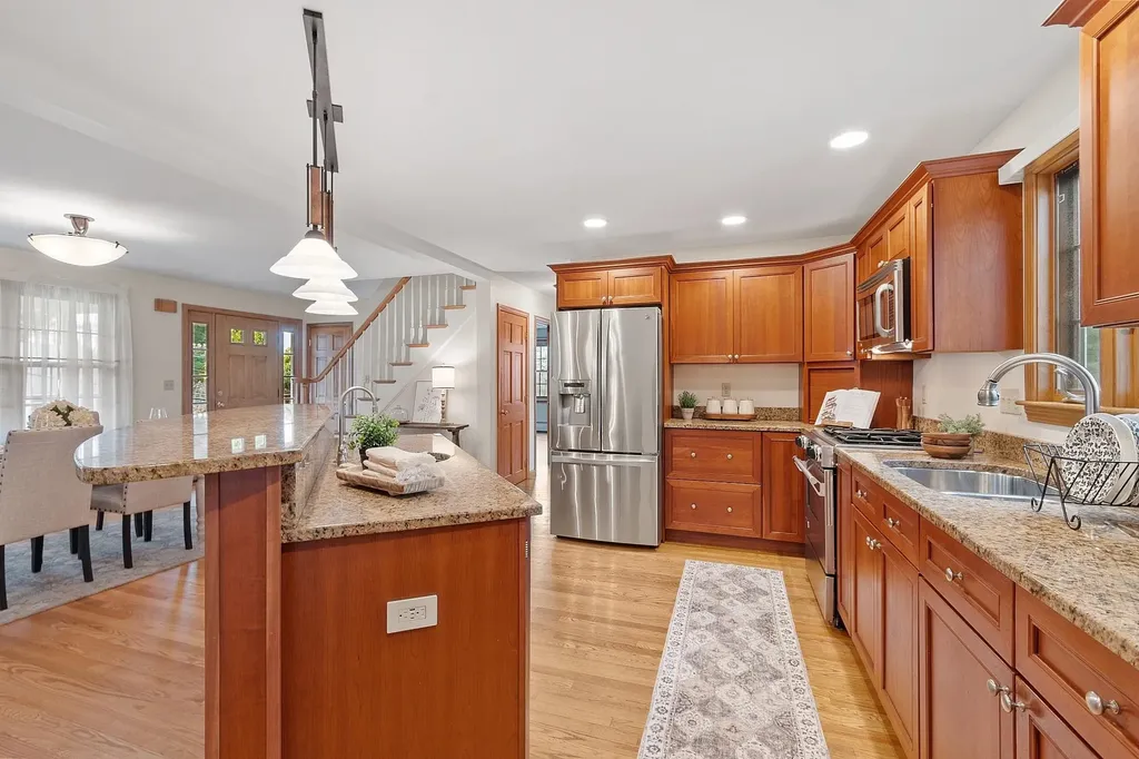 6 Pinehurst Avenue Nashua NH 03062