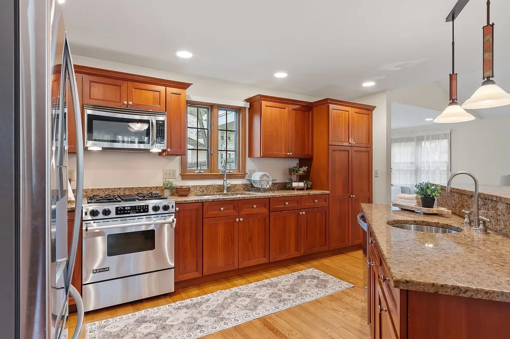 6 Pinehurst Avenue Nashua NH 03062