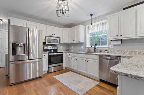 32 Godfrey Lane Fremont NH 03044