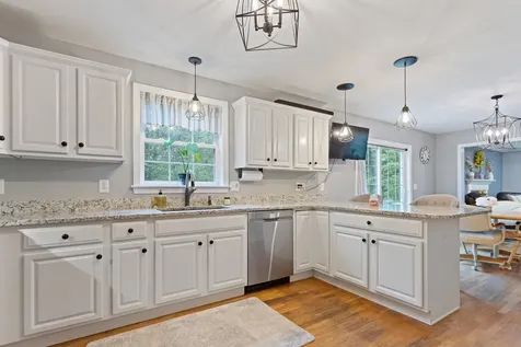 32 Godfrey Lane Fremont NH 03044