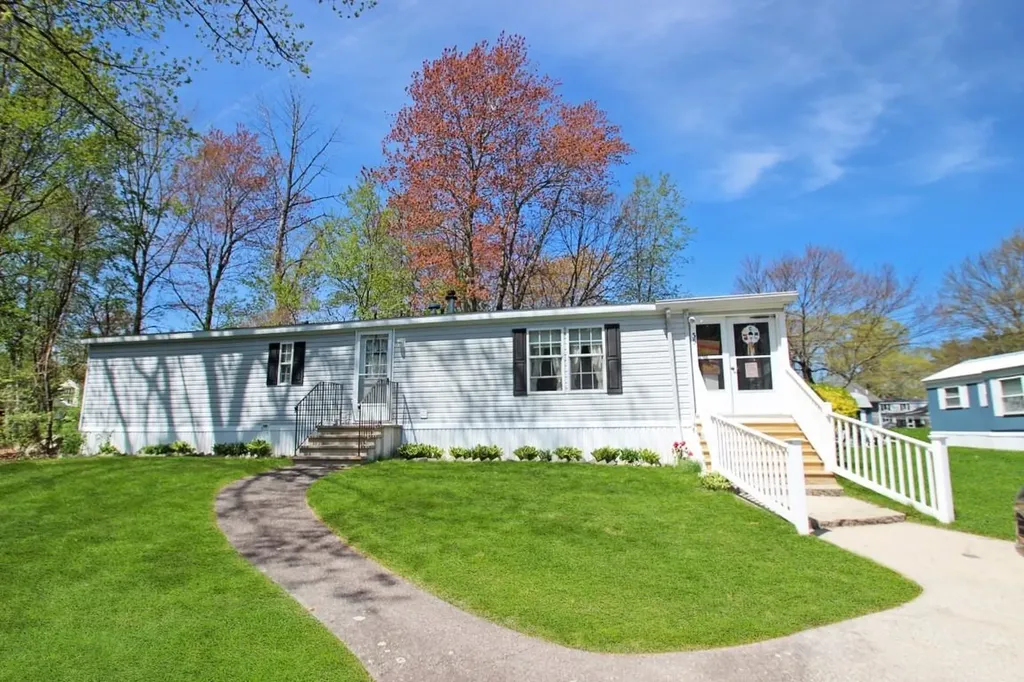 35 Oak Hill Drive Hampstead NH 03841
