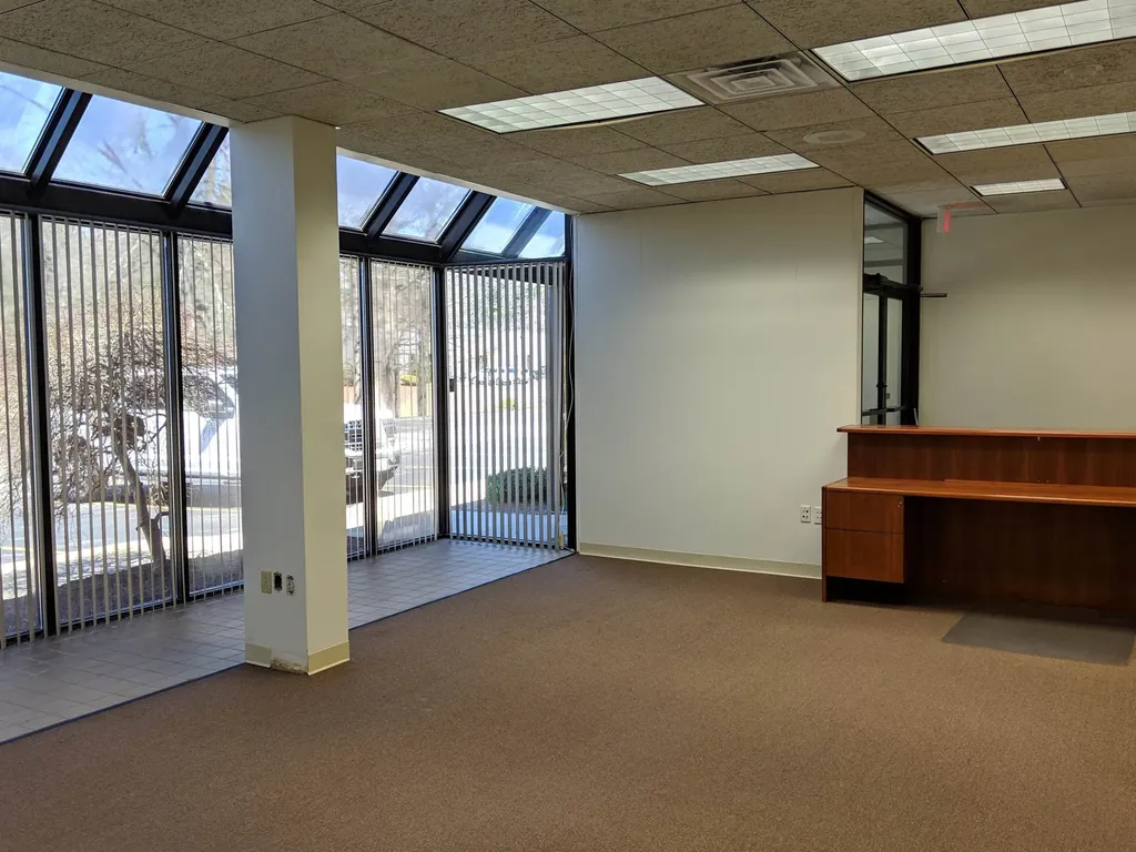 17 Clinton Drive Hollis NH 03049