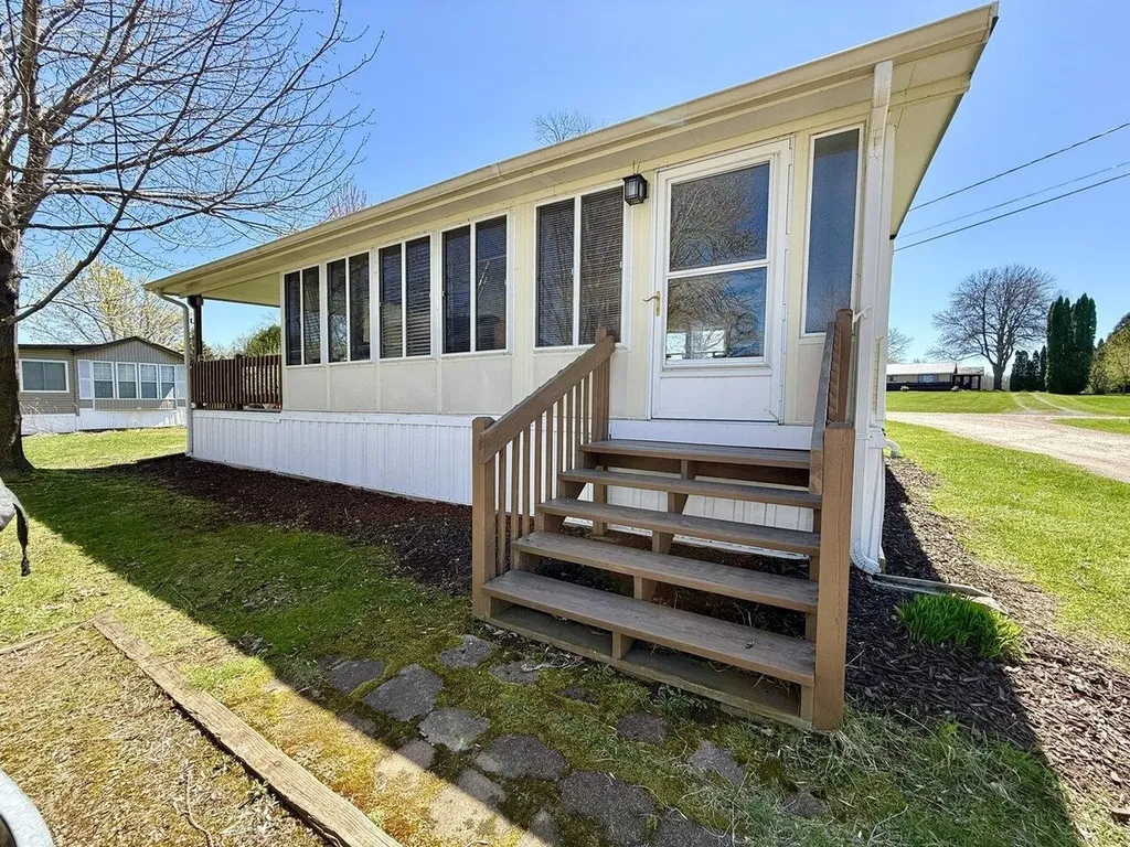 15 Whites Lane Grand Isle VT 05458