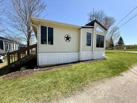 15 Whites Lane Grand Isle VT 05458