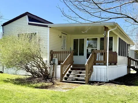 15 Whites Lane Grand Isle VT 05458