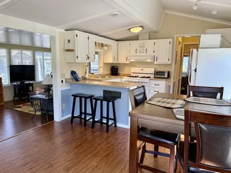 15 Whites Lane Grand Isle VT 05458