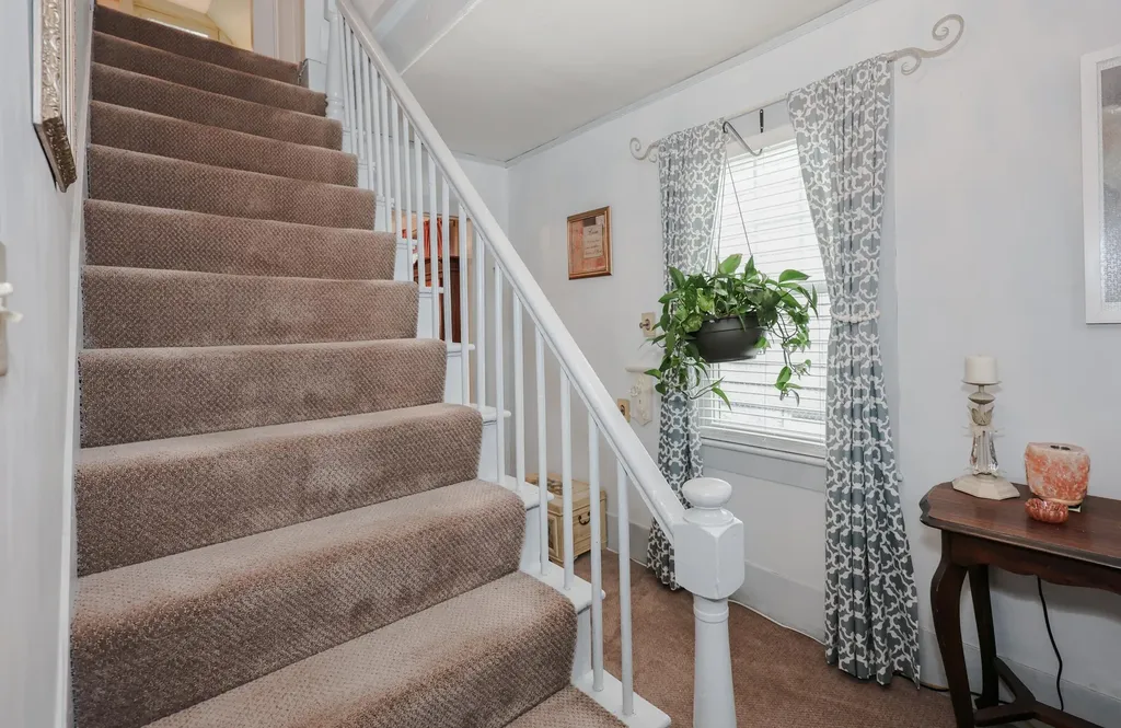 10 Russell Street Manchester NH 03104