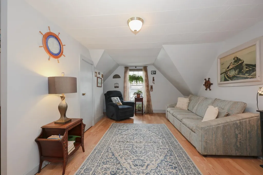 10 Russell Street Manchester NH 03104