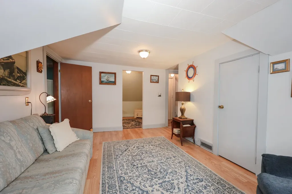 10 Russell Street Manchester NH 03104