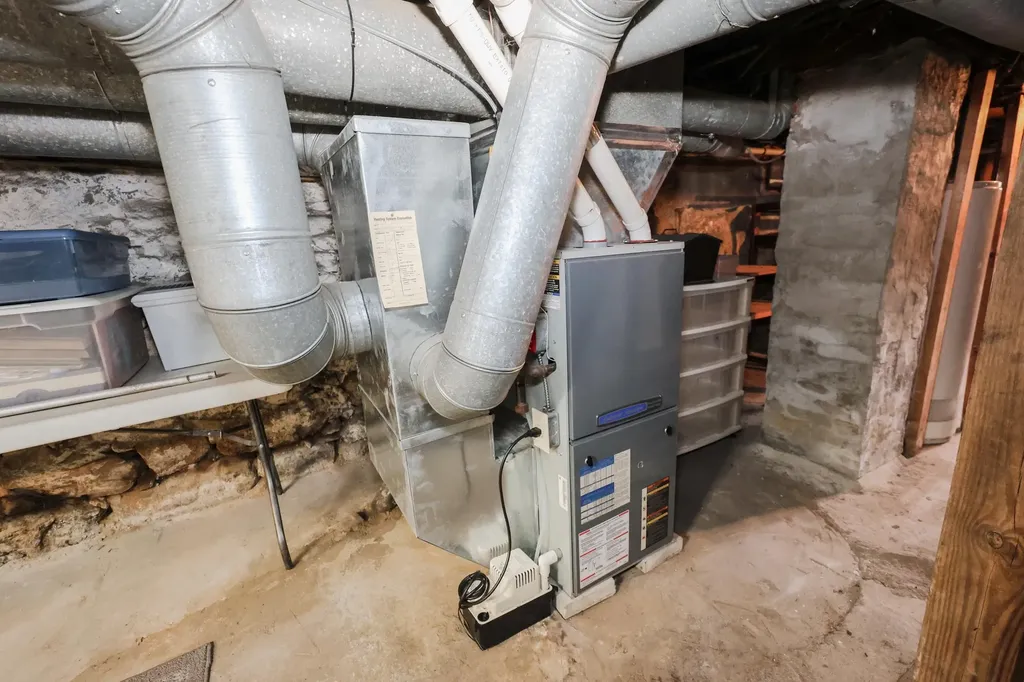 10 Russell Street Manchester NH 03104