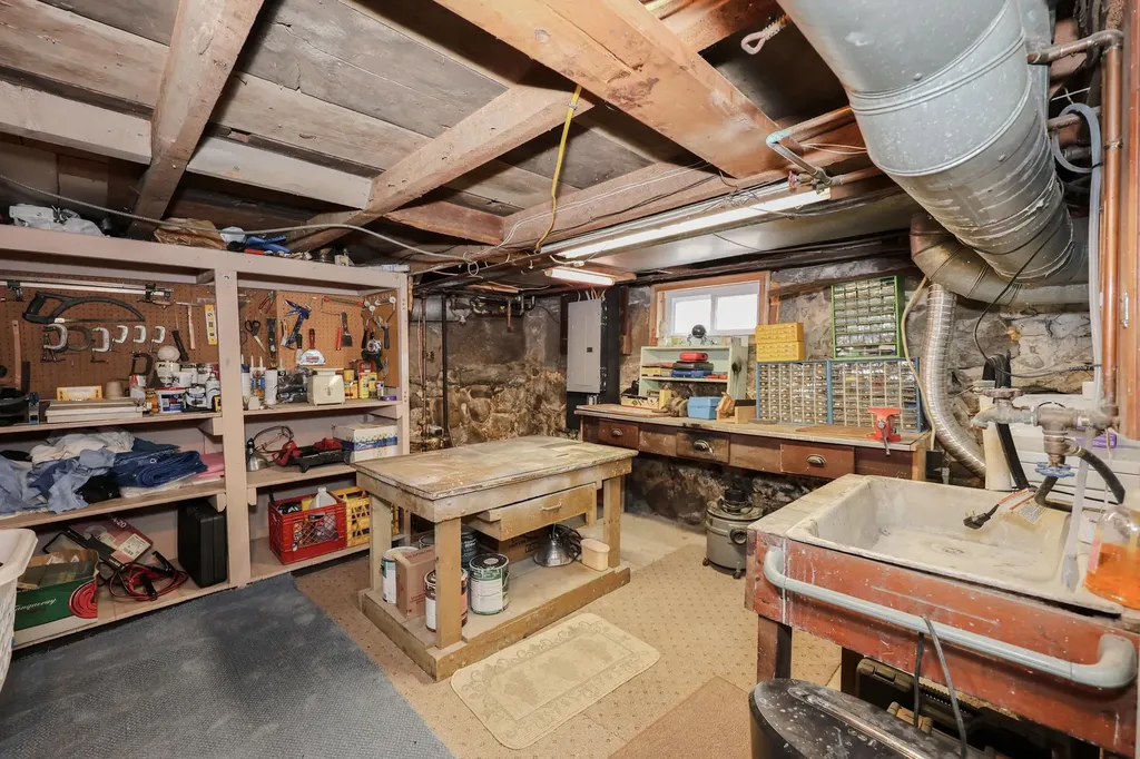 10 Russell Street Manchester NH 03104