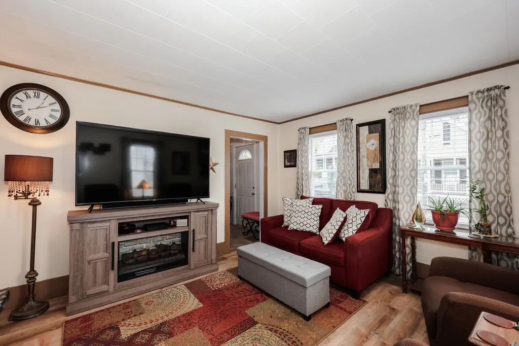 10 Russell Street Manchester NH 03104