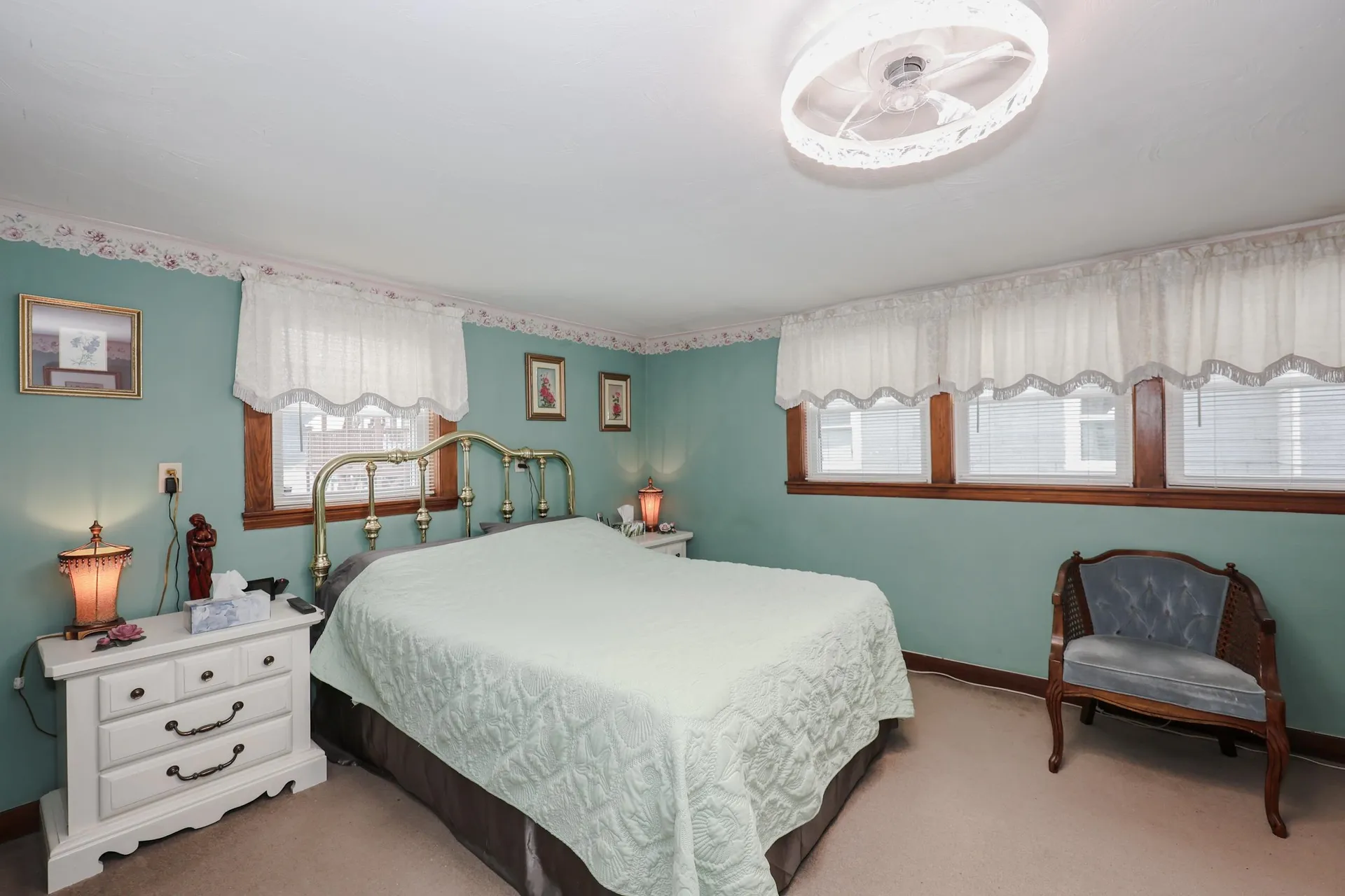 10 Russell Street Manchester NH 03104