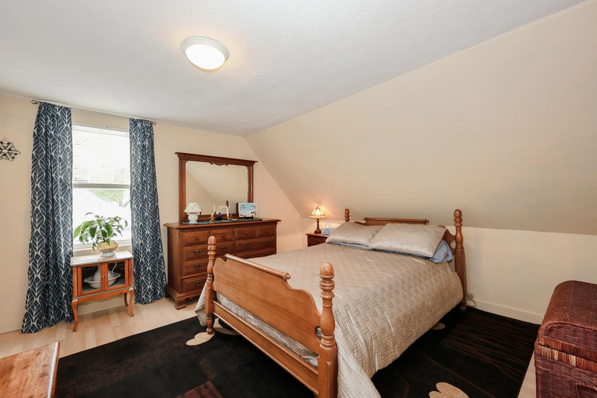 10 Russell Street Manchester NH 03104