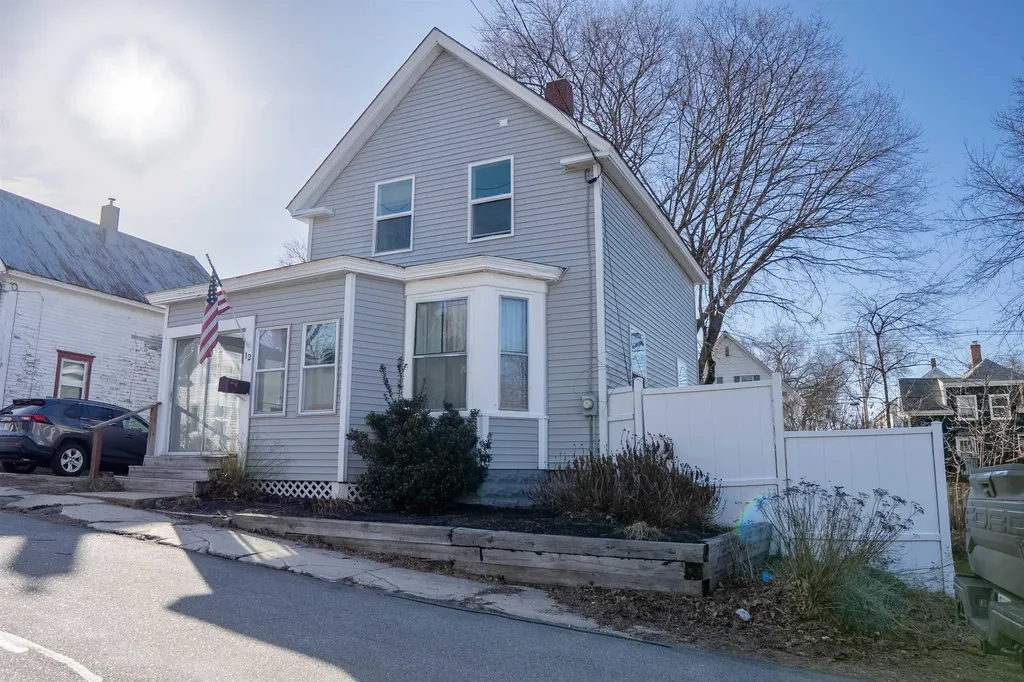 12 Friendship Street Rochester NH 03867