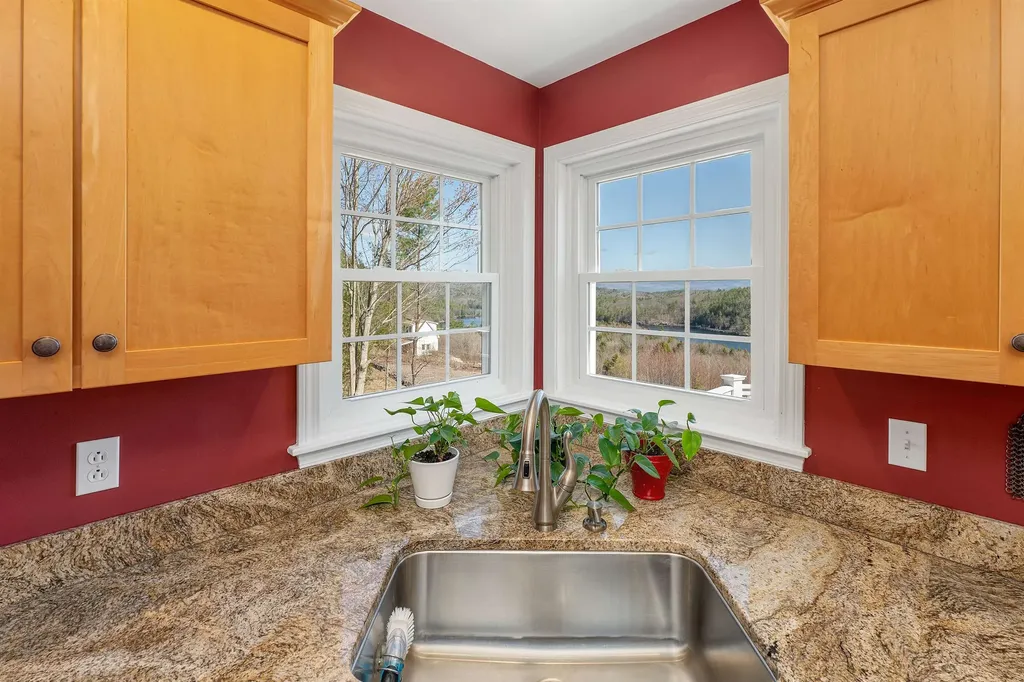 28 Lake View Drive New Hampton NH 03256