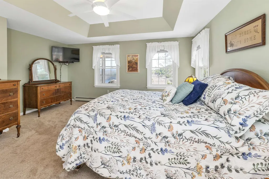 28 Lake View Drive New Hampton NH 03256