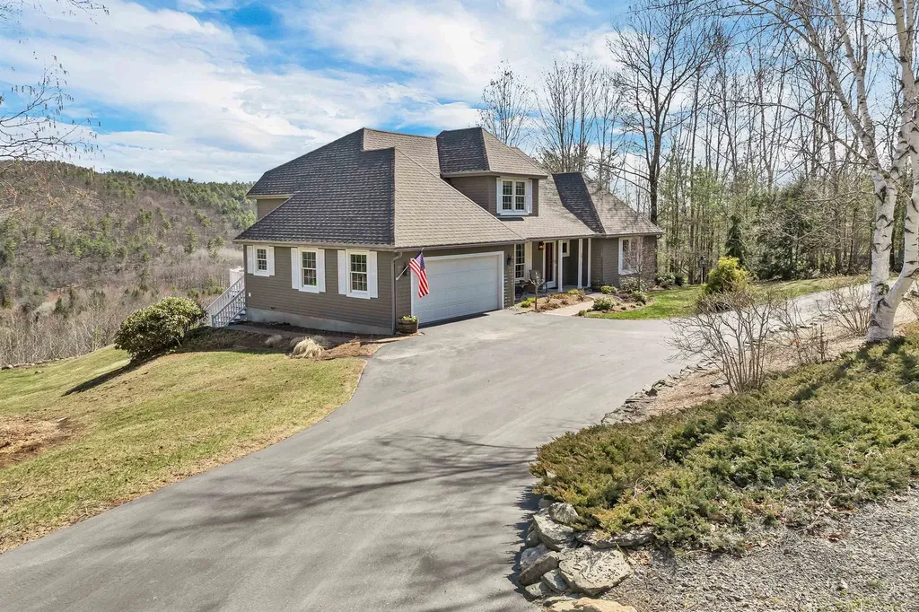 28 Lake View Drive New Hampton NH 03256