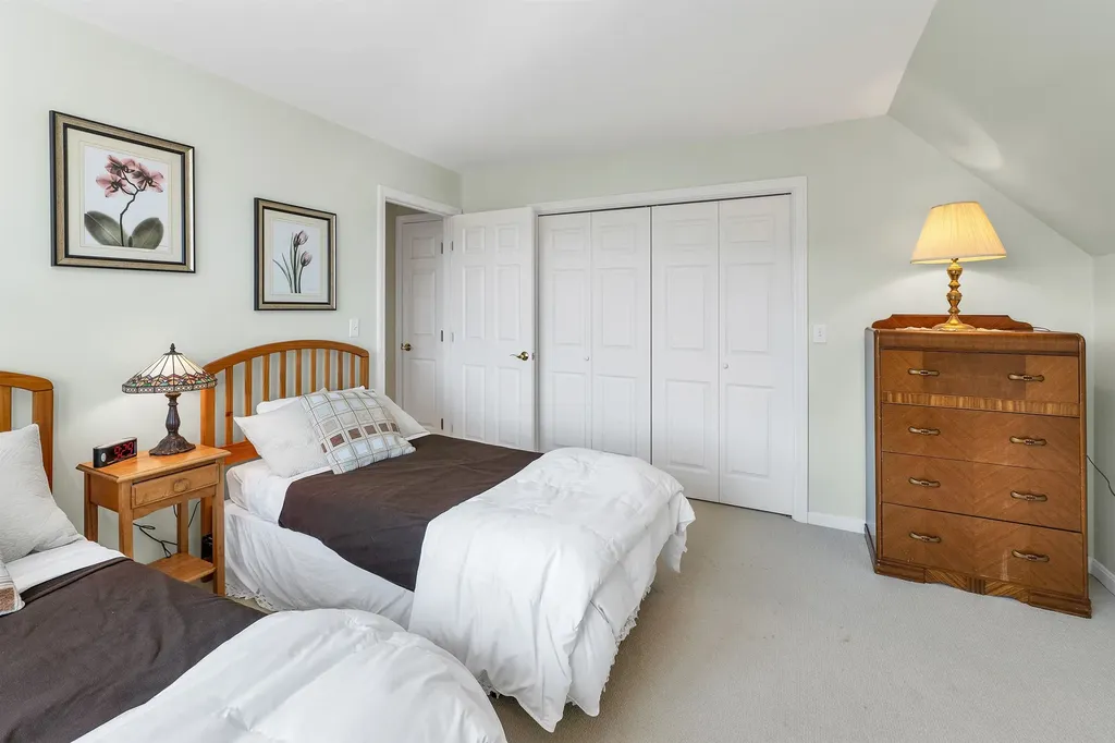 28 Lake View Drive New Hampton NH 03256