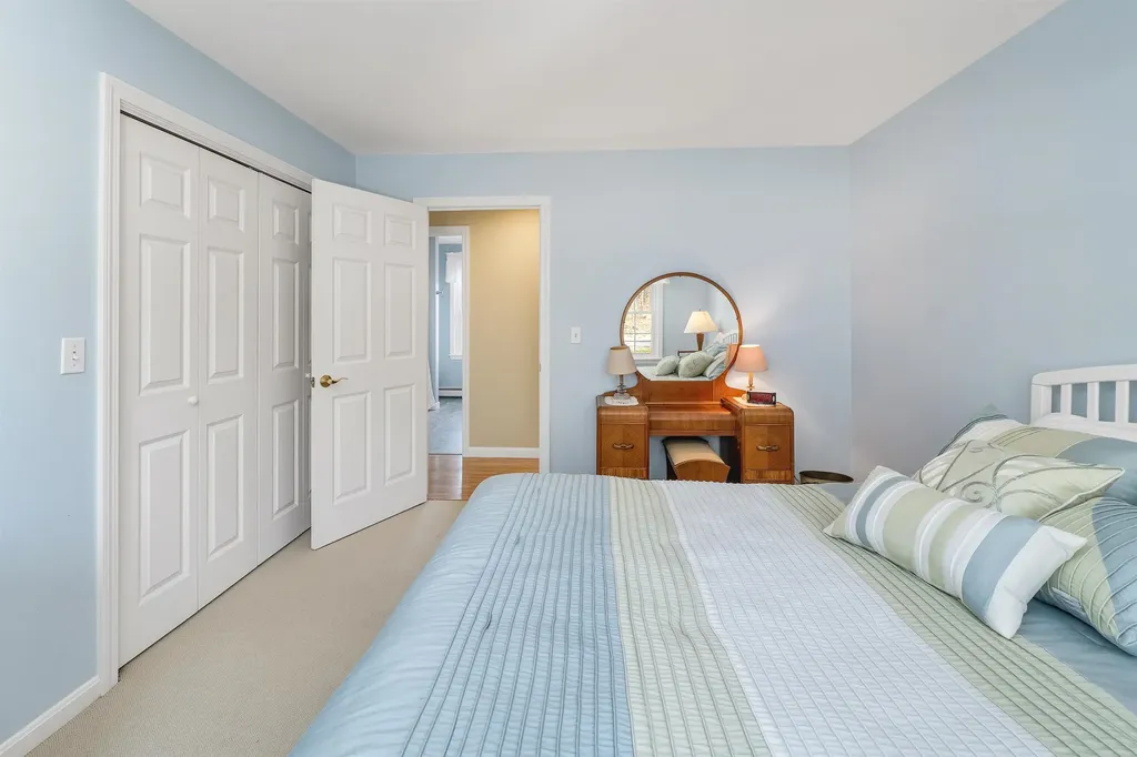 28 Lake View Drive New Hampton NH 03256