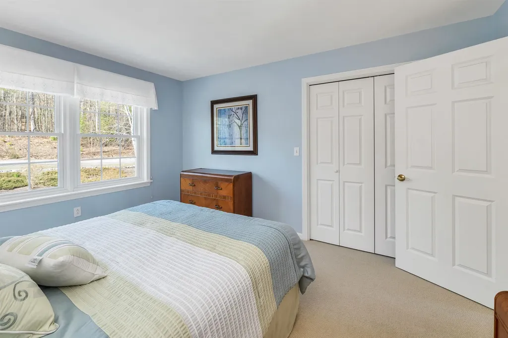 28 Lake View Drive New Hampton NH 03256