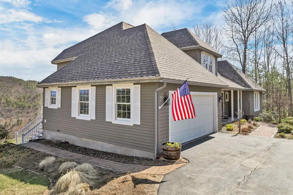 28 Lake View Drive New Hampton NH 03256