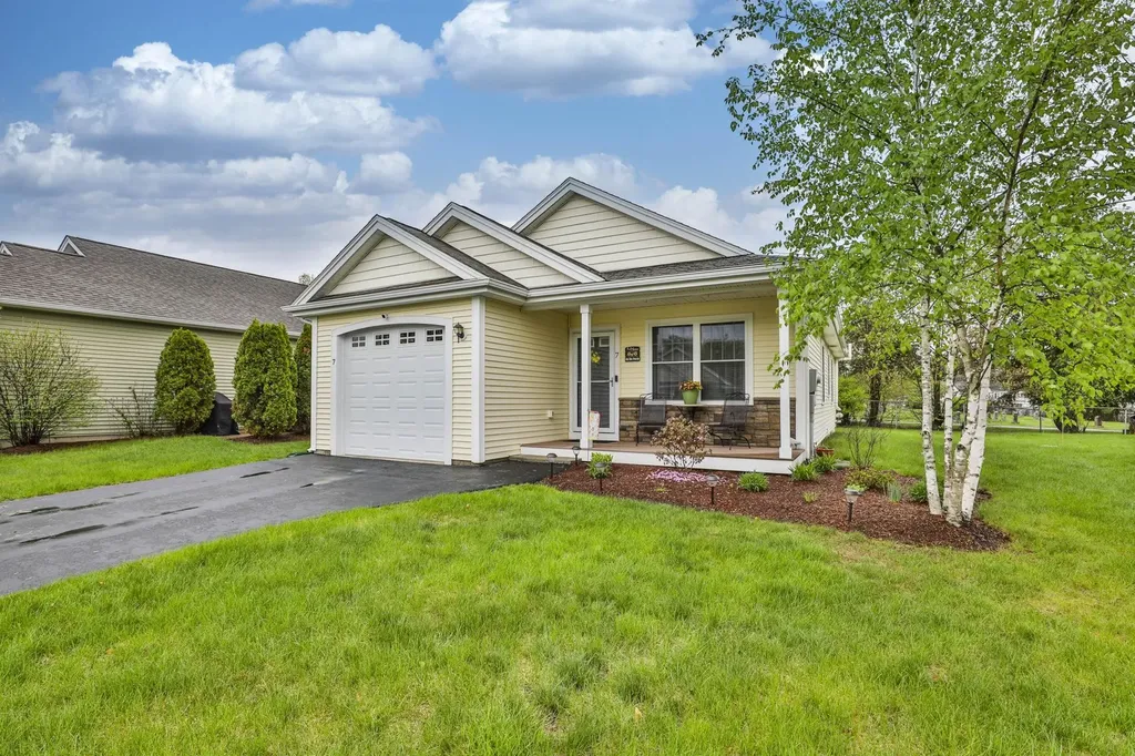 7 Stinson Drive Nashua NH 03063