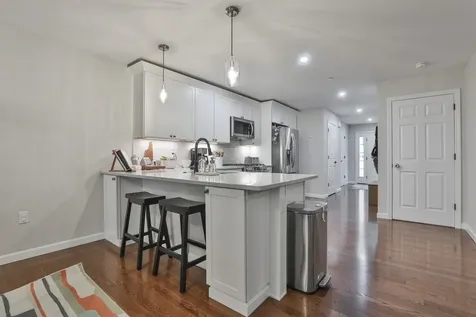 238 Woodview Way Manchester NH 03102