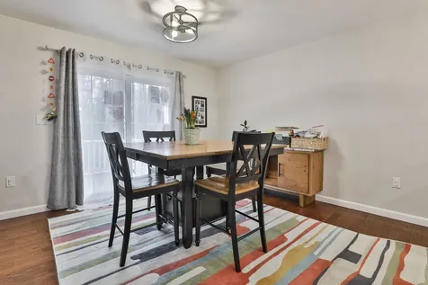 238 Woodview Way Manchester NH 03102