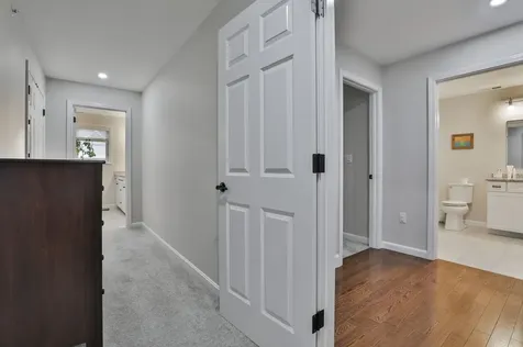 238 Woodview Way Manchester NH 03102