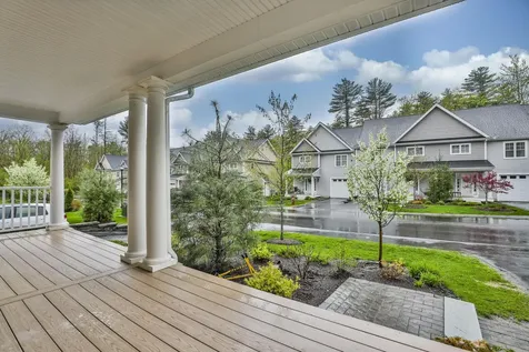 238 Woodview Way Manchester NH 03102