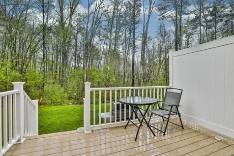 238 Woodview Way Manchester NH 03102