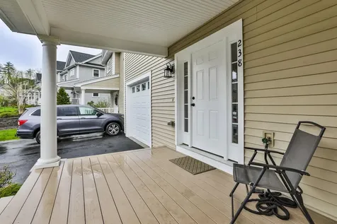 238 Woodview Way Manchester NH 03102