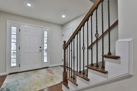 238 Woodview Way Manchester NH 03102