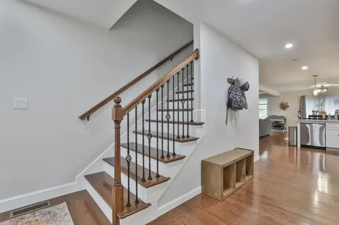 238 Woodview Way Manchester NH 03102