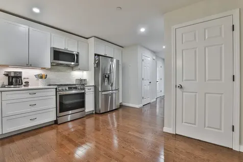 238 Woodview Way Manchester NH 03102