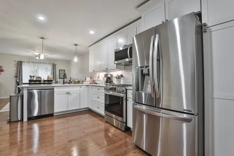 238 Woodview Way Manchester NH 03102