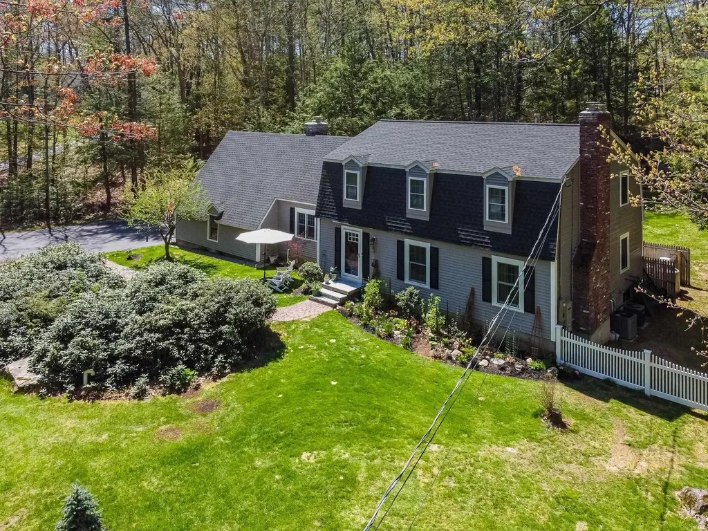 10 Greenbriar Lane Amherst NH 03031