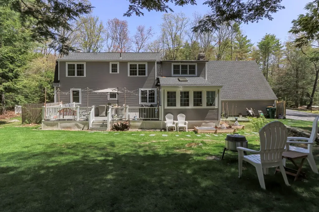 10 Greenbriar Lane Amherst NH 03031