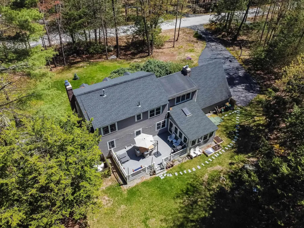 10 Greenbriar Lane Amherst NH 03031