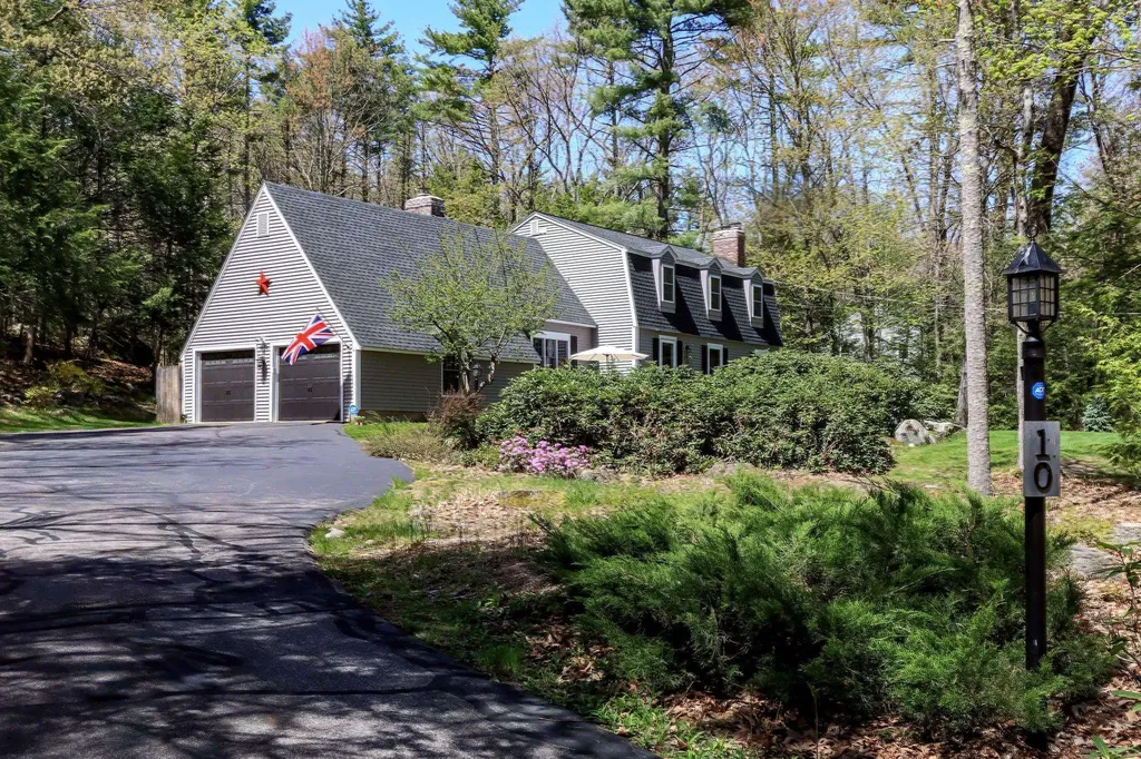 10 Greenbriar Lane Amherst NH 03031