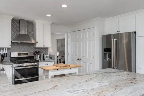 10 Greenbriar Lane Amherst NH 03031