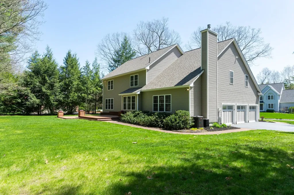 5 Mosswood Circle Amherst NH 03031