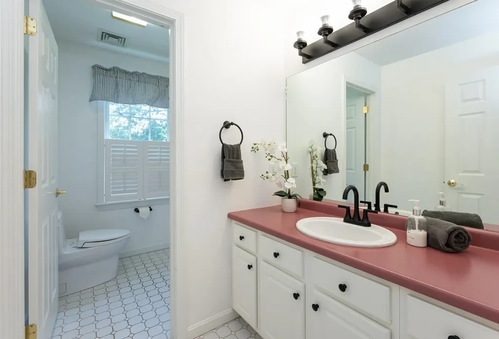 5 Mosswood Circle Amherst NH 03031