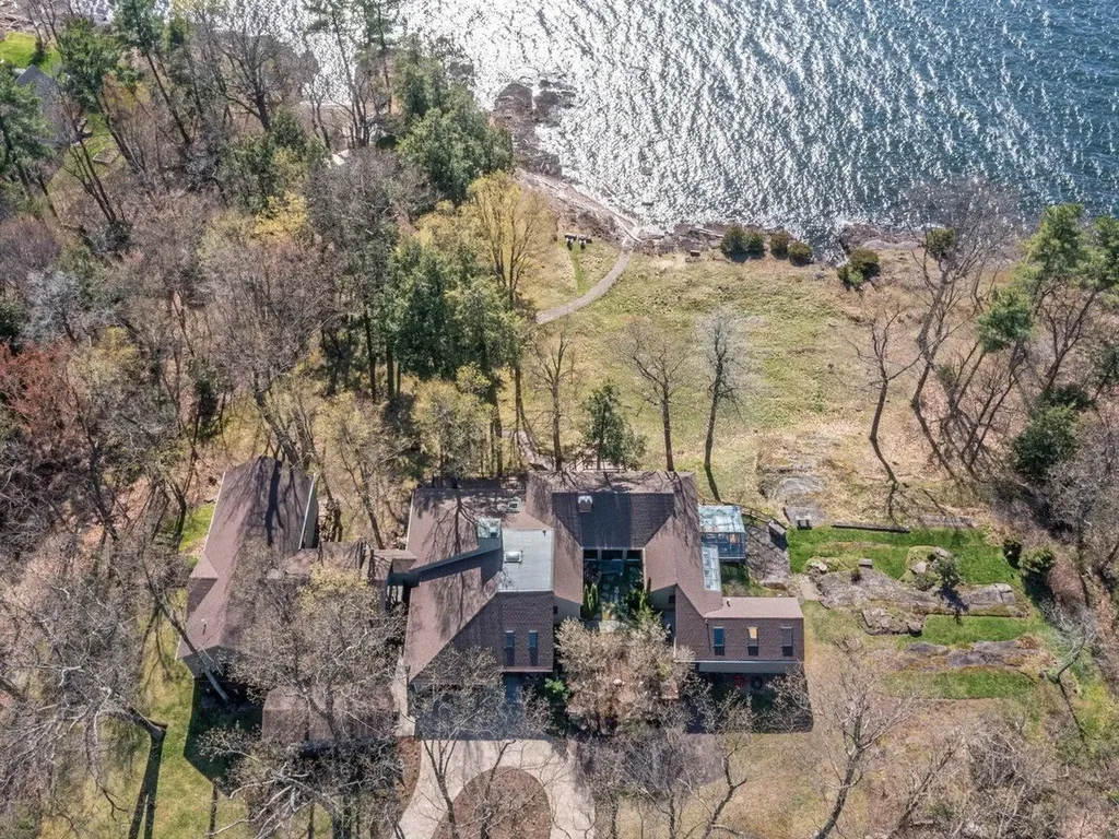 25 Oakledge Drive Burlington VT 05401