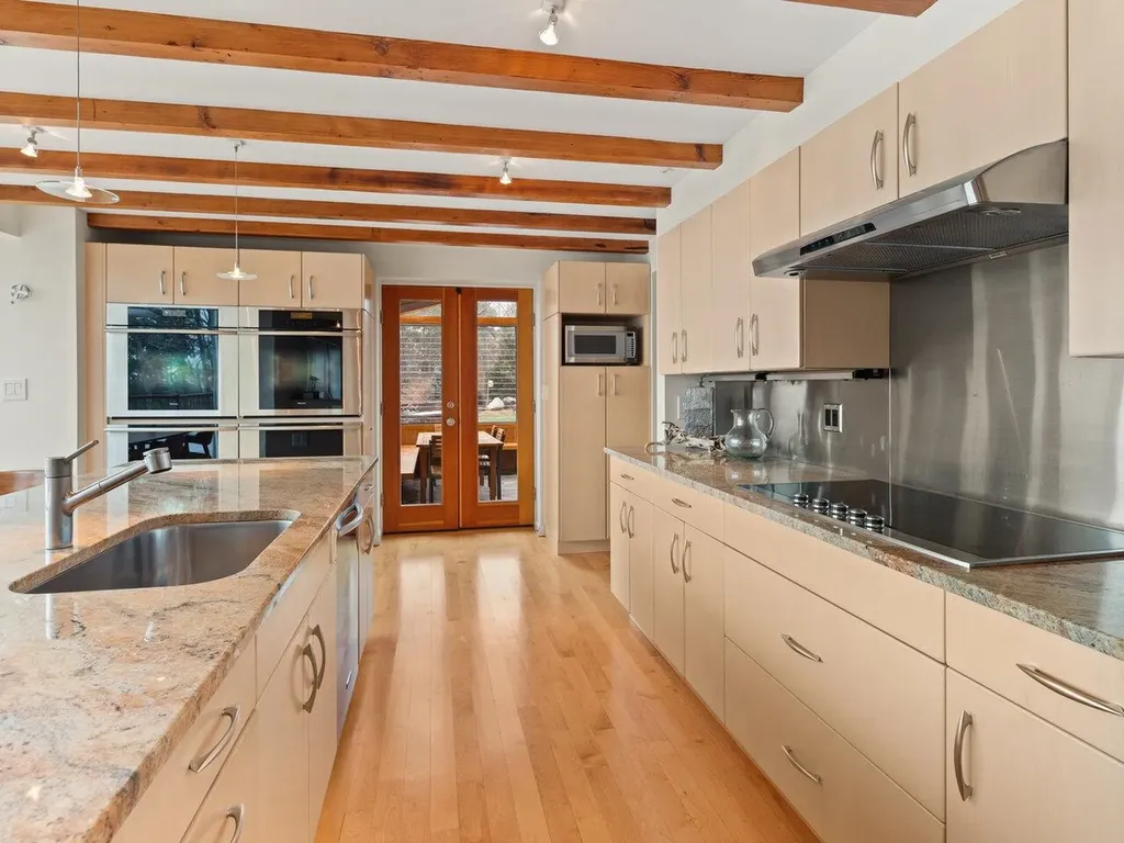 25 Oakledge Drive Burlington VT 05401